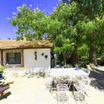 Bakkhos Guest House Garden